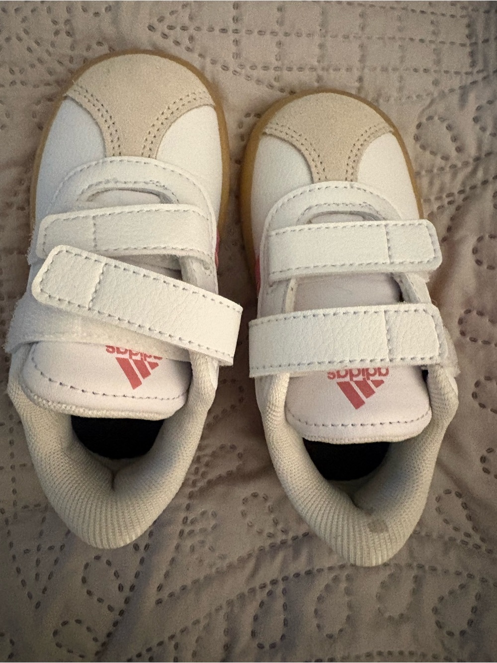 adidas Kids White Sneakers with Beige Accents and Pink Logo - Picture 2 of 6